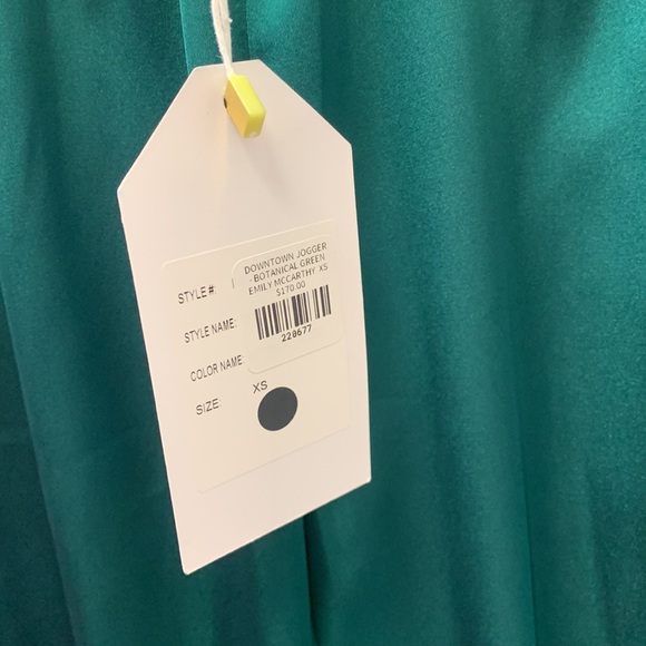 downtown jogger in botanical green - Picture 3 of 4